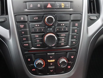 Opel Astra J Sedan 1.6 Twinport ECOTEC 115KM 2018 Opel Astra 1.6 16V, Salon Polska, Serwis ASO, zdjęcie 12