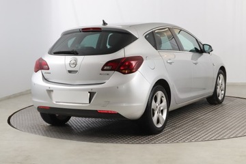 Opel Astra J Hatchback 5d 1.7 CDTI ECOTEC 110KM 2012 Opel Astra 1.7 CDTI, Navi, Klima, Klimatronic, zdjęcie 4