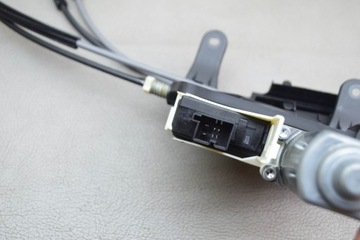 PRAVÝ MECHANIZMUS ROLETA KUFRU AUDI Q7 (4M) 4M0863560 2018