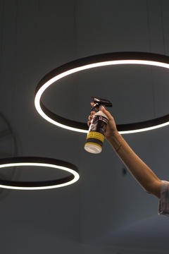 Жидкость для чистки натяжных потолков и светодиодных светильников.