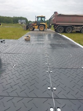 Противоскользящие коврики для стойл, конюшен, сараев, загонов, выходов на пастбища.