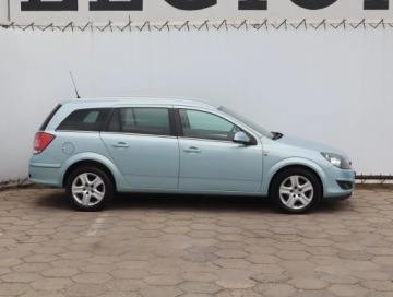 Opel Astra J Sports Tourer 1.6 Twinport ECOTEC 115KM 2010 Opel Astra 1.6 16V LPG, GAZ, Automat, Klima, zdjęcie 5