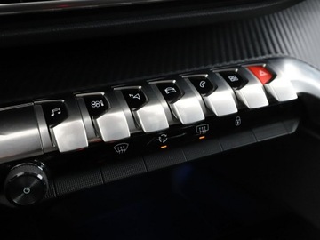 Peugeot 3008 II Crossover 1.5 BlueHDI 130KM 2018 Peugeot 3008 Virtual Navi Czujniki parkowania, zdjęcie 23