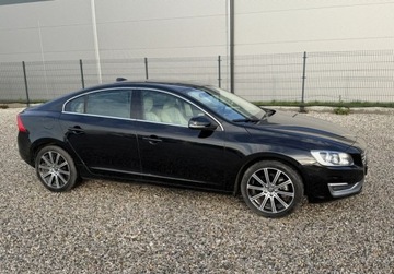 Volvo S60 II Sedan Facelifting 2.0 T5 DRIVE-E 245KM 2017 Volvo S60 S60 2.0 Benz 245 KM 2017r Warszawa 2.0 Benzyna 245KM