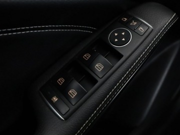 Mercedes Klasa A W176 Hatchback 5d Facelifting 200 156KM 2016 Mercedes A 200 156KM automat navi półskóra PDC, zdjęcie 32