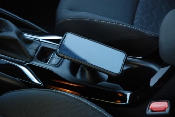 Магнитный держатель телефона для Toyota Corolla.