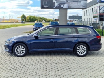 Volkswagen Passat B8 Variant 2.0 TDI BlueMotion SCR 150KM 2016 Volkswagen Passat 2.0 150Ps DSG Navi Alu Zarej.PL Gwarancja 2.0 Diesel, zdjęcie 32