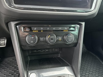 Volkswagen Tiguan II SUV 2.0 TSI BlueMotion Technology 220KM 2018 Volkswagen Tiguan 2.0 TSI 220KM R-line, ASO, Salon, zdjęcie 21