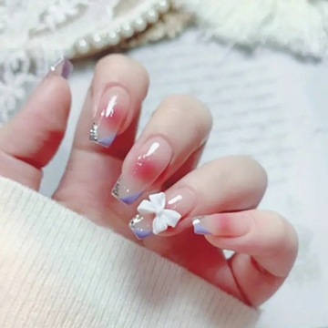 Набор из 30 3D бантиков для ногтей BOWKS в коробке.