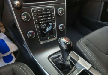 Volvo V60 I Kombi Facelifting 2.0 D2 DRIVE-E 120KM 2018 Volvo V60 Volvo V60 D2 Drive-E Momentum 2.0 Diesel 120KM, zdjęcie 14