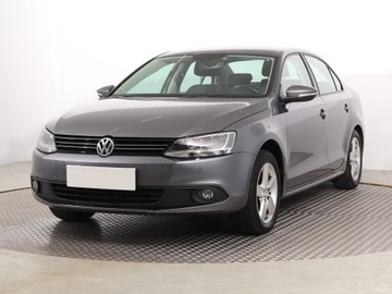 Volkswagen Jetta V 1.6 TDI-CR 105KM 2010 VW Jetta 1.6 TDI, Klima, Klimatronic, Tempomat, zdjęcie 1