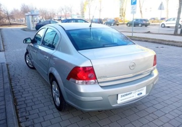 Opel Astra H Sedan 1.6 ECOTEC 115KM 2009 Opel Astra I wlasciciel 1.6 Benzyna 115KM, zdjęcie 1