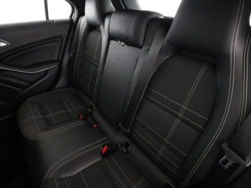 Mercedes Klasa A W176 Hatchback 5d Facelifting 200 156KM 2016 Mercedes A 200 156KM automat navi półskóra PDC, zdjęcie 16