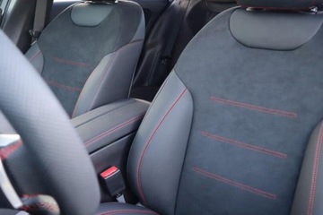 Mercedes Klasa A W177/V177 Sedan Facelifting 1.3 200 163KM 2025 MERCEDES-BENZ A Klasa 200 AMG Line 1.3 (163KM) 2025, zdjęcie 4