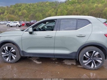 Volvo XC40 2024 Volvo XC 40 B5 Ultimate Bright Theme 2024 2.0l 2.0 Benzyna 247KM, zdjęcie 2