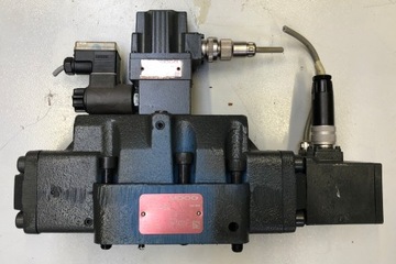 Zawór MOOG D664Z4705B L05HPBU6NSD2-B D061-8311