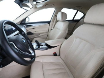 BMW Seria 5 G30-G31 Limuzyna 520d 190KM 2017 BMW 520 4x4 automat full LED skóra navi kamera i, zdjęcie 12