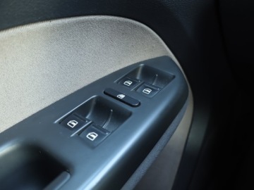 Volkswagen Touran I 2.0 TDI 170KM 2009 VW Touran 2.0 TDI, 167 KM, Navi, Klima, Tempomat, zdjęcie 12