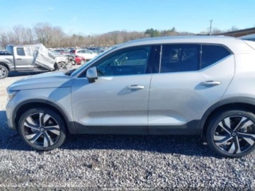 Volvo XC40 2023 Volvo XC 40 B5 Ultimate Bright Theme 2023 2.0 Benzyna 247KM, zdjęcie 2