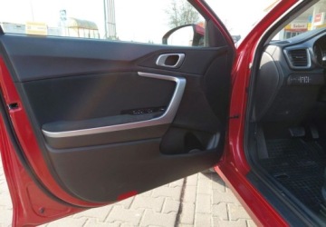 Kia Ceed III Hatchback Facelifting  1.5 T-GDI 160KM 2023 Kia Ceed Salon Polska 1.5 Benzyna 160KM, zdjęcie 9