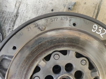 BMW 3 E90 2.0D N47D20 KOLO DVOUHMOTNÉ 7577479 PŘÍTLAČÁK 932