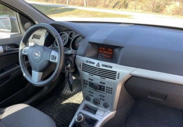 Opel Astra J Hatchback 5d 1.6 Twinport ECOTEC 115KM 2009 Opel Astra Opel Astra 1.6 Benzyna 115KM, zdjęcie 25