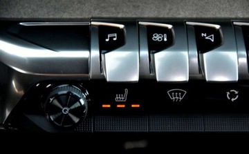 Peugeot 5008 II Crossover Facelifting 1.6 PureTech 180KM 2022 Peugeot 5008 SKORA Alusy LED Navi. BLIS linne assist Grzane fotele 1.6, zdjęcie 25