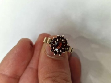 Złoty pierścionek damski/ 585/ 4.32 gram/ R16/ Granaty