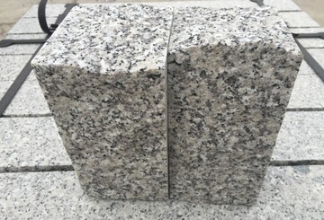 Колотый гранитный частокол, край 40см