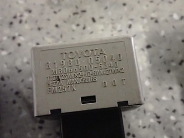 TOYOTA COROLLA YARIS RAV PRZERYWACZ KIERUNKOWSKAZU