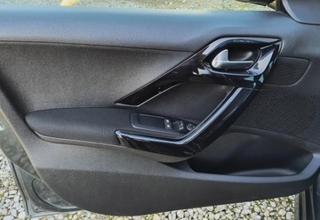 Peugeot 208 I Hatchback 5d Facelifting 1.2 PureTech 82KM 2016 Peugeot 208 208 1.2 PureTech Access, 82KM, Salon P, zdjęcie 18