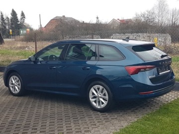 Skoda Octavia IV Kombi 2.0 TDI 115KM 2022 SKODA OCTAVIA 2,0 TDI AMBITION KRAJOWY I-WŁAŚCICIEL SERWISOWANY ALU R17, zdjęcie 2