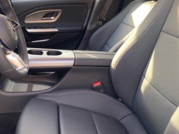 Mercedes CLA C118/X118 2025 MERCEDES-BENZ CLA 180 Progressive Sedan 1.5 (136KM) 2025, zdjęcie 4