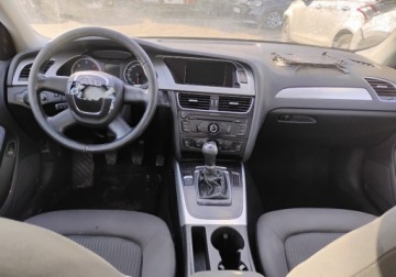 Audi A4 B8 Limousine 2.0 TDi 140KM 2009 Audi A4 Avant 2009 2.0 TDI. Uszkodzony lewy przod. 2.0 Diesel 140KM, zdjęcie 5