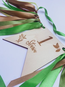 Proporczyk cyferka na krzesełko z imieniem, liście