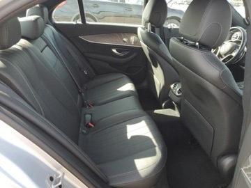 Mercedes Klasa E W213 2021 Mercedes-Benz Klasa E 2021r., 350 4MATIC, od ubezpieczalni 2.0 Benzyna, zdjęcie 8