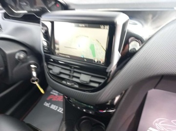 Peugeot 208 I Hatchback 5d Facelifting 1.2 PureTech 110KM 2016 Peugeot 208 GT Line Kamera Klimatronik PDC Sensor Alu 1.2 Benzyna 110KM, zdjęcie 15