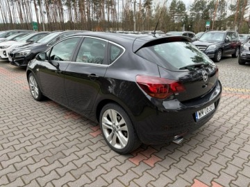 Opel Astra J Hatchback 5d 1.4 Turbo ECOTEC 120KM 2011 Opel Astra 1.4 turbo 120 KM Sportowe fotele Alu 18, zdjęcie 3