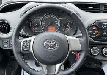 Toyota Yaris III Hatchback 5d Facelifting 1.0 VVT-i 69KM 2016 Toyota Yaris Salon Polska, Serwis ASO, Czujniki park. 1 rej IV 2017r. 69KM, zdjęcie 4