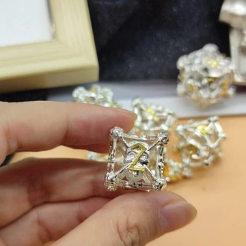 SREBRNE KATAKUMBY ZESTAW 7 METALOWYCH KOŚCI RPG