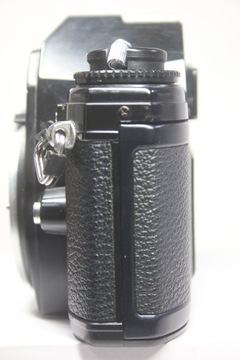 Пленочная зеркальная камера Nikon EM 35 мм + Zoom-Nikkor 35–135 мм F/3,5–4,5 Ai-s