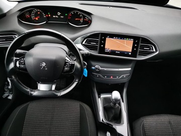 Peugeot 308 II SW Facelifting 1.2 PureTech 110KM 2018 PEUGEOT 308 SW II 1.2 Benzyna 110KM, Manual, Active, SW, zdjęcie 11
