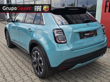 Mercedes 2025 Fiat 600 La prima 110KM Niebieski Sky of Italy czarny dach 10/2025, zdjęcie 1