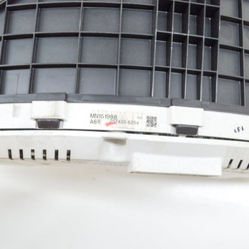 MITSUBISHI GRANDIS 2004 PŘÍSTROJOVÁ DESKA / TACHOMETR