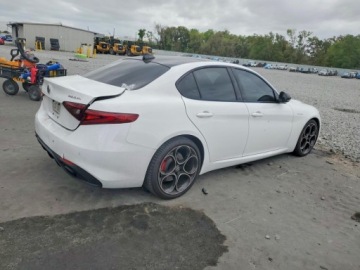 Alfa Romeo Giulia II Sedan Facelifting 2.0 Turbo 280KM 2023 Alfa Romeo Giulia Ti 2023 2.0 Benzyna 280KM, zdjęcie 3
