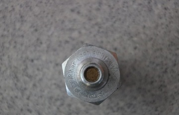 AUDI A6 A8 D4 SENZOR TLAKU OLEJE 06E919081F