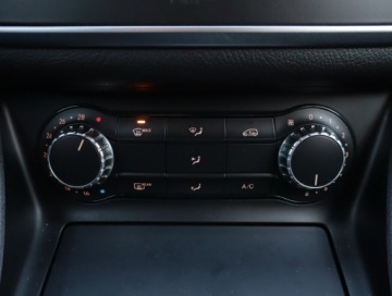 Mercedes CLA C117 Coupe 2.0 250 211KM 2013 Mercedes CLA 250, Salon Polska, Automat, Skóra, zdjęcie 20