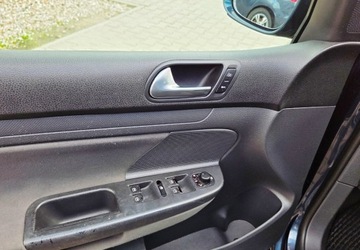 Volkswagen Golf V Hatchback 1.4 i 16V 75KM 2005 Volkswagen Golf 1,4 Ben Klima 1.4 Benzyna 75KM, zdjęcie 9