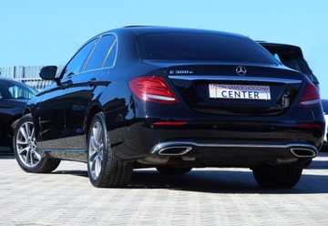 Mercedes Klasa E W213 Limuzyna Plug-in Facelifting 2.0 300e 320KM 2020 Mercedes E300e 320 koni Sedan Burmester Szyber Webasto Kamera Avantgarde, zdjęcie 29