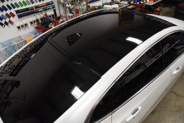 FOLIA CZARNA CZARNY POŁYSK 2m x 1,52m SAMOCHODOWA OKLEINA SAMOPRZYLEPNA